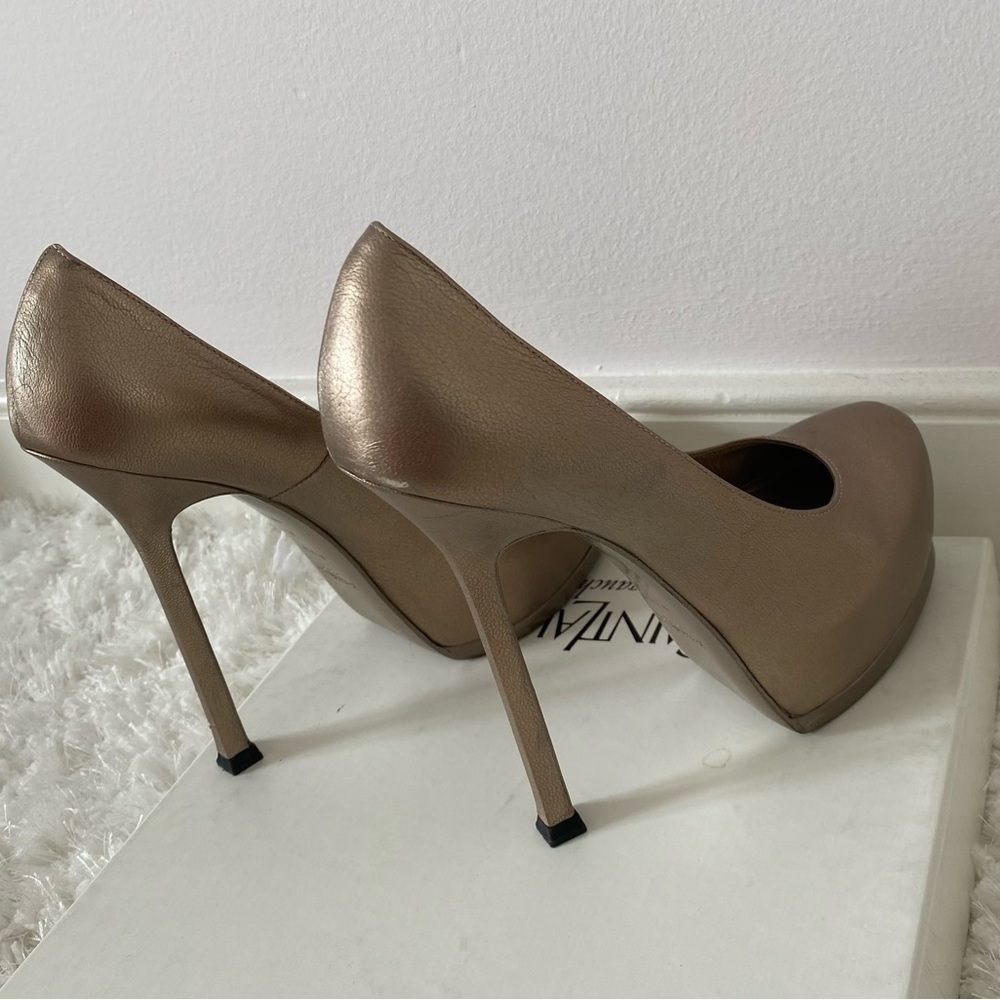 yves Saint Laurent pumps